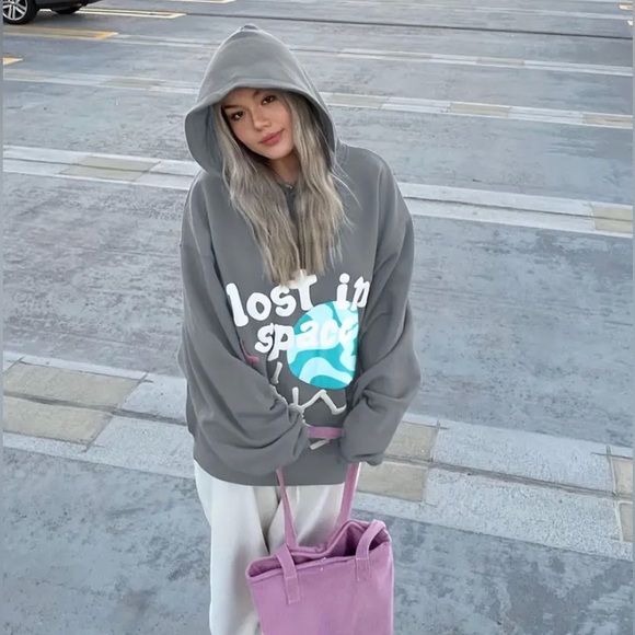 Broken planet lost in space hoodie - Picture 3 of 3